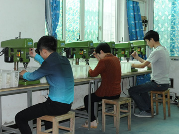 葉輪(lun)盒打孔車(chē)間